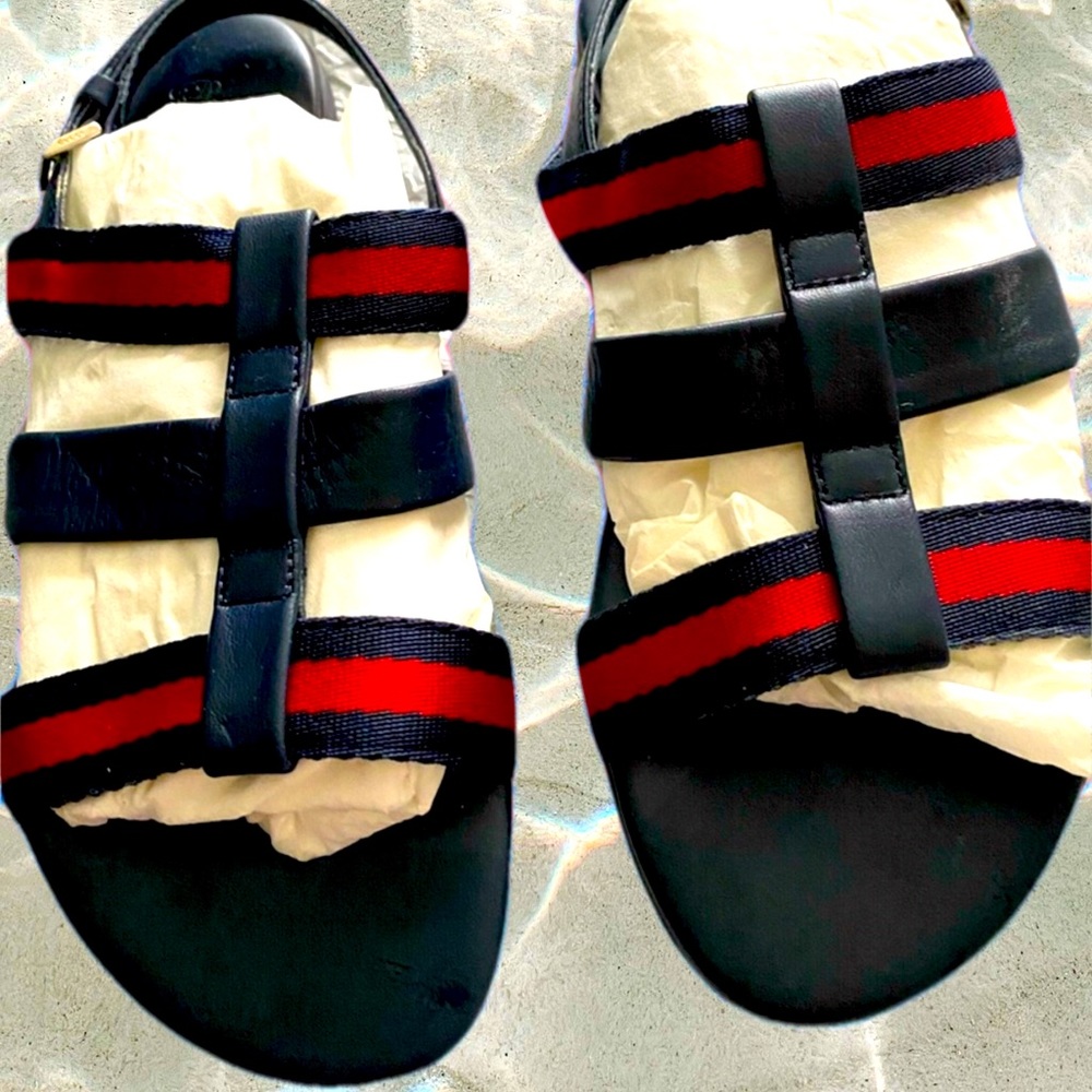 Authentic Girls Gucci Sandals size 1.5 USA  size 33 EU